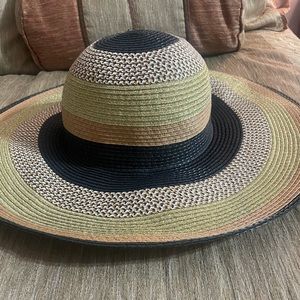 Collection 18 black, gold and copper floppy sun hat